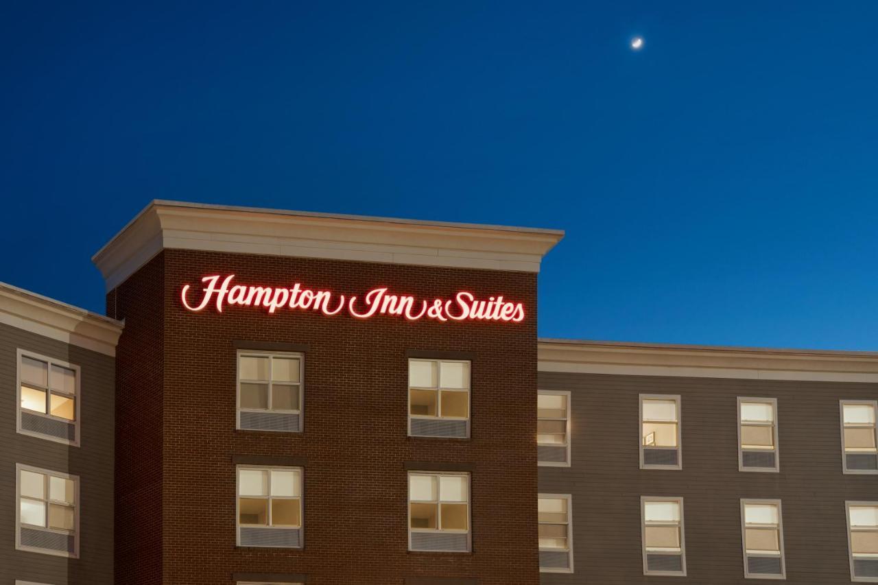 Hampton Inn & Suites Exeter Exterior photo