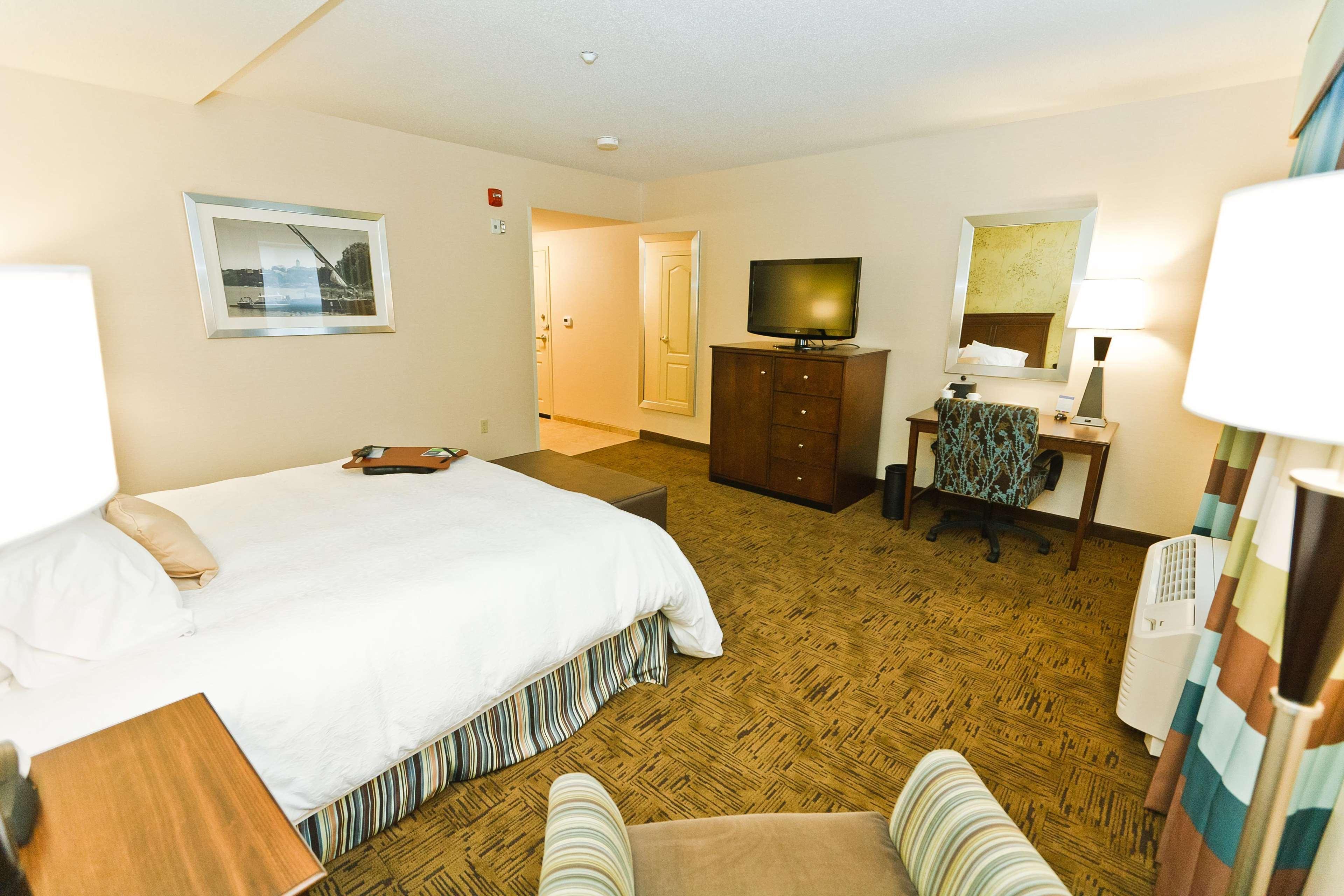 Hampton Inn & Suites Exeter Room photo